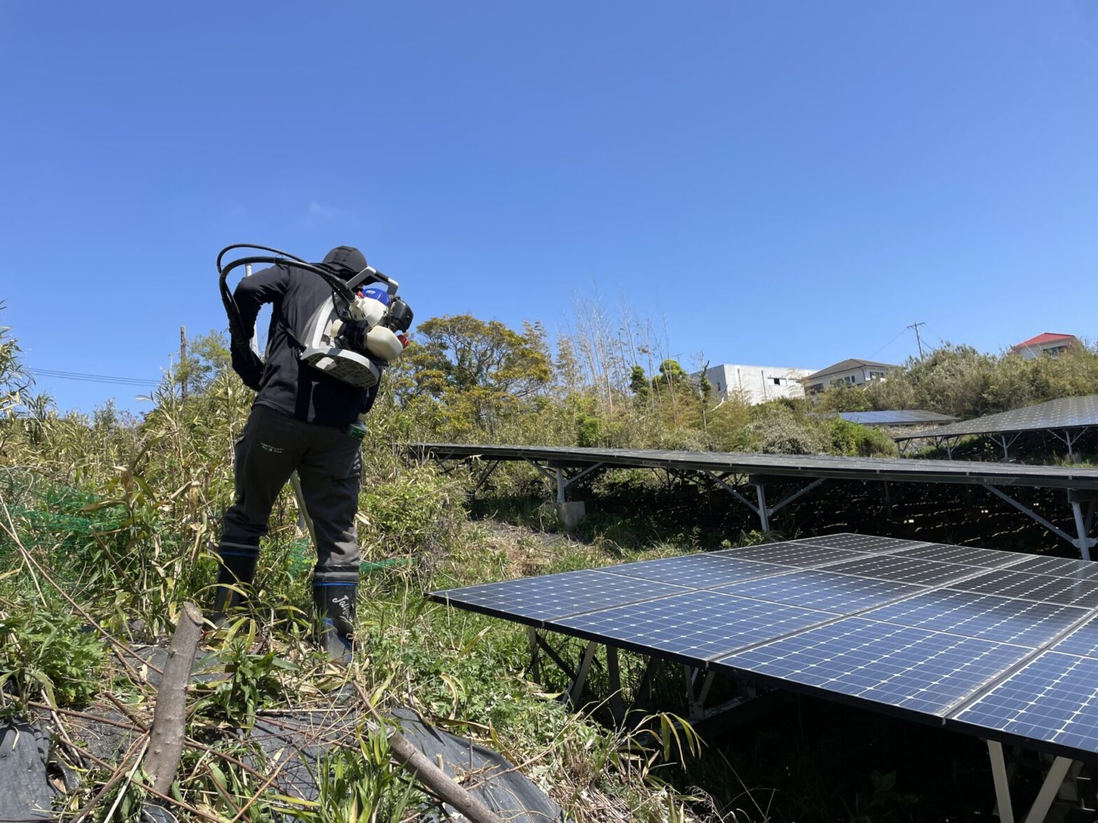 三重県志摩市高圧連系太陽光発電所除草作業