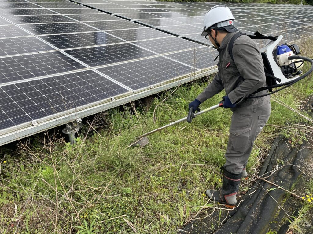 三重県いなべ市太陽光発電所除草作業