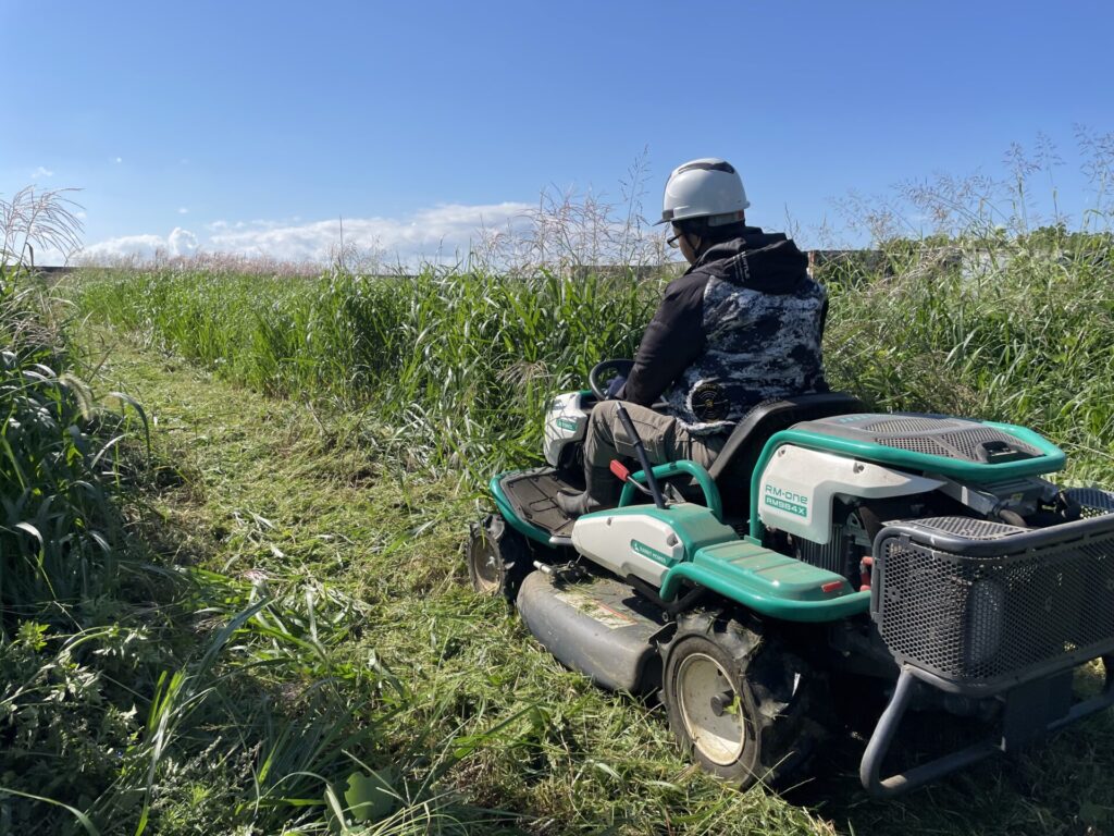 三重県津市太陽光発電所スポット除草