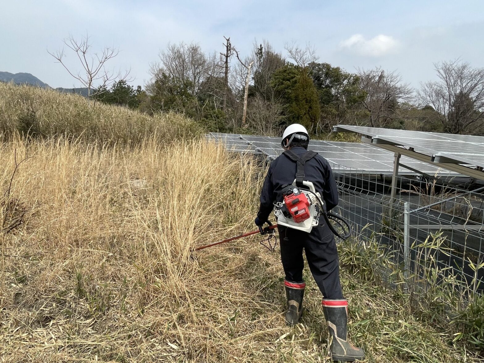三重県菰野町太陽光発電所２基草刈り作業