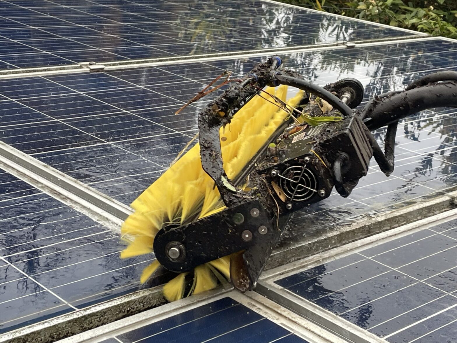 三重県北西部太陽光発電パネル洗浄