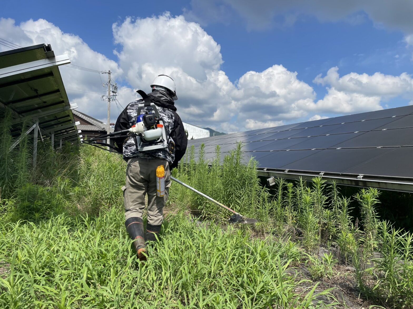 三重県北中部太陽光発電所除草作業