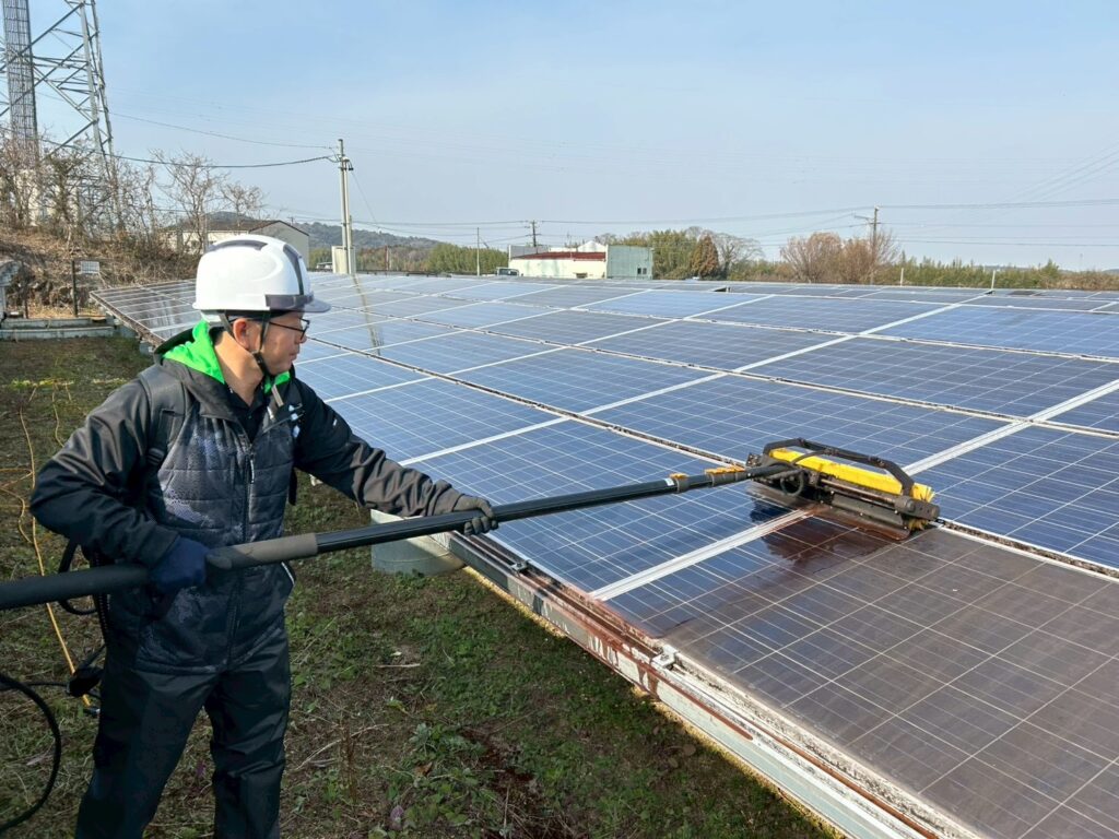 三重県多気町5区画太陽光パネル洗浄①