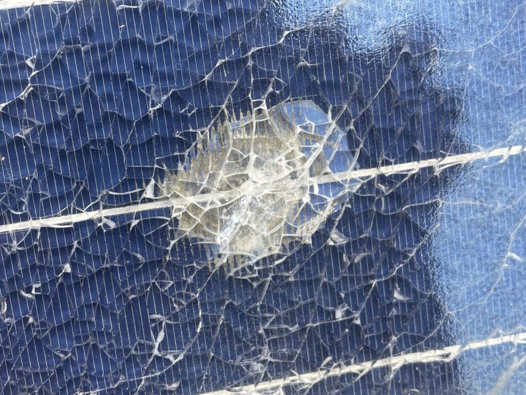 岐阜県中津川市ソーラー破損モジュール交換作業