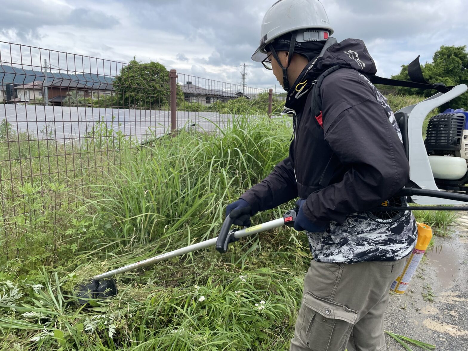 三重県名張市太陽光発電所除草作業